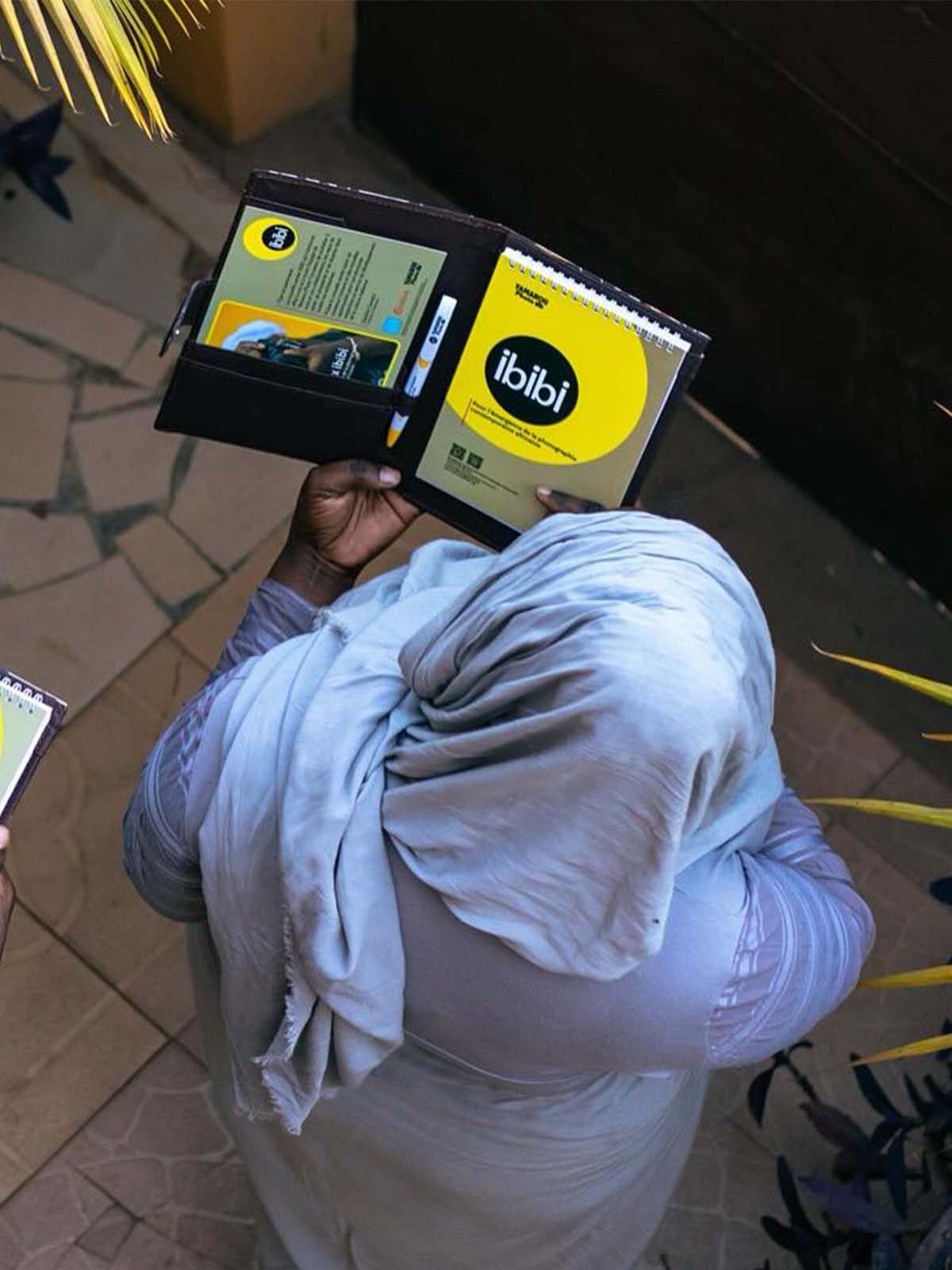Le Prix NAOMIE STEUER est dédié aux femmes photographes africaines émergentes.